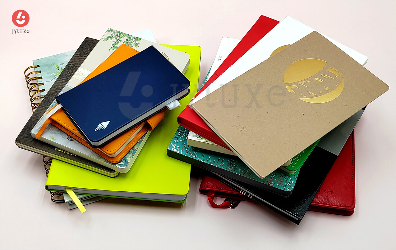 Kreativ gestaltete Markenjournale - Kundenspezifische Notebooks mit Silberkante